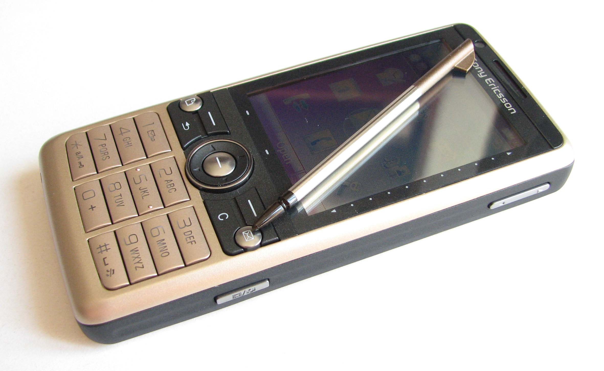 Download free ringtones for Sony-Ericsson G700.